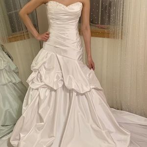 Jasmine Bridal Gown NWT Size 8